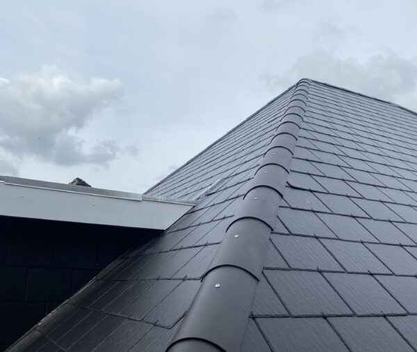 Chantier toiture Brynaert — pose tuiles à Ghlin
